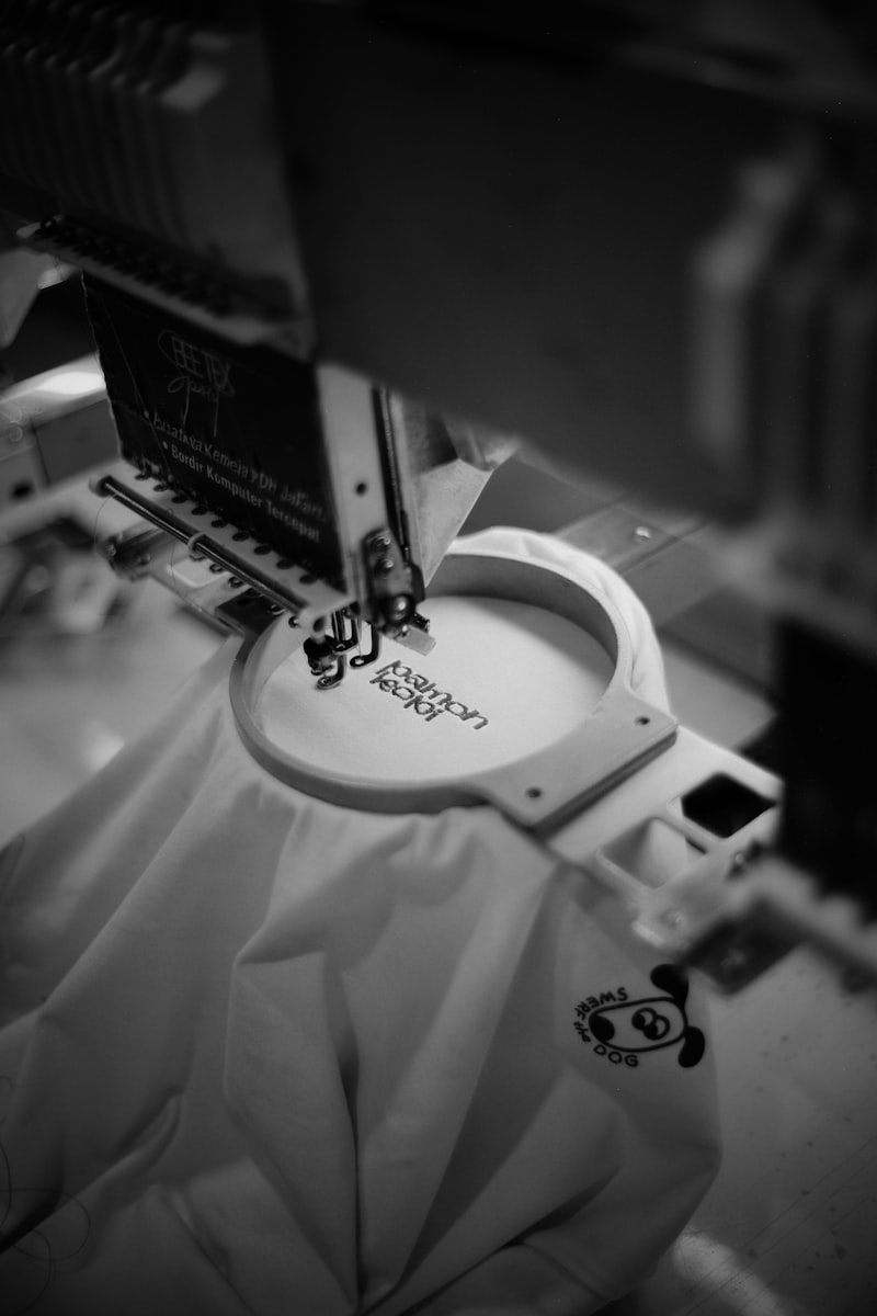Ricamo personalizzato su abbigliamento da lavoro